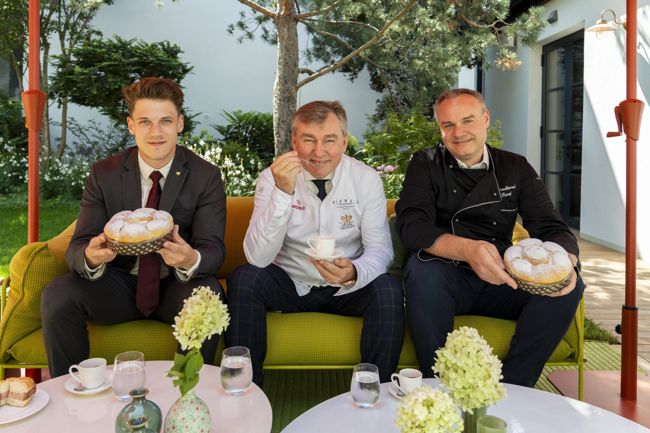 Elias Neuhäusl, Leiter der MÖRWALD Weinhandlung, Toni Mörwald und Roman Bartl I © &social